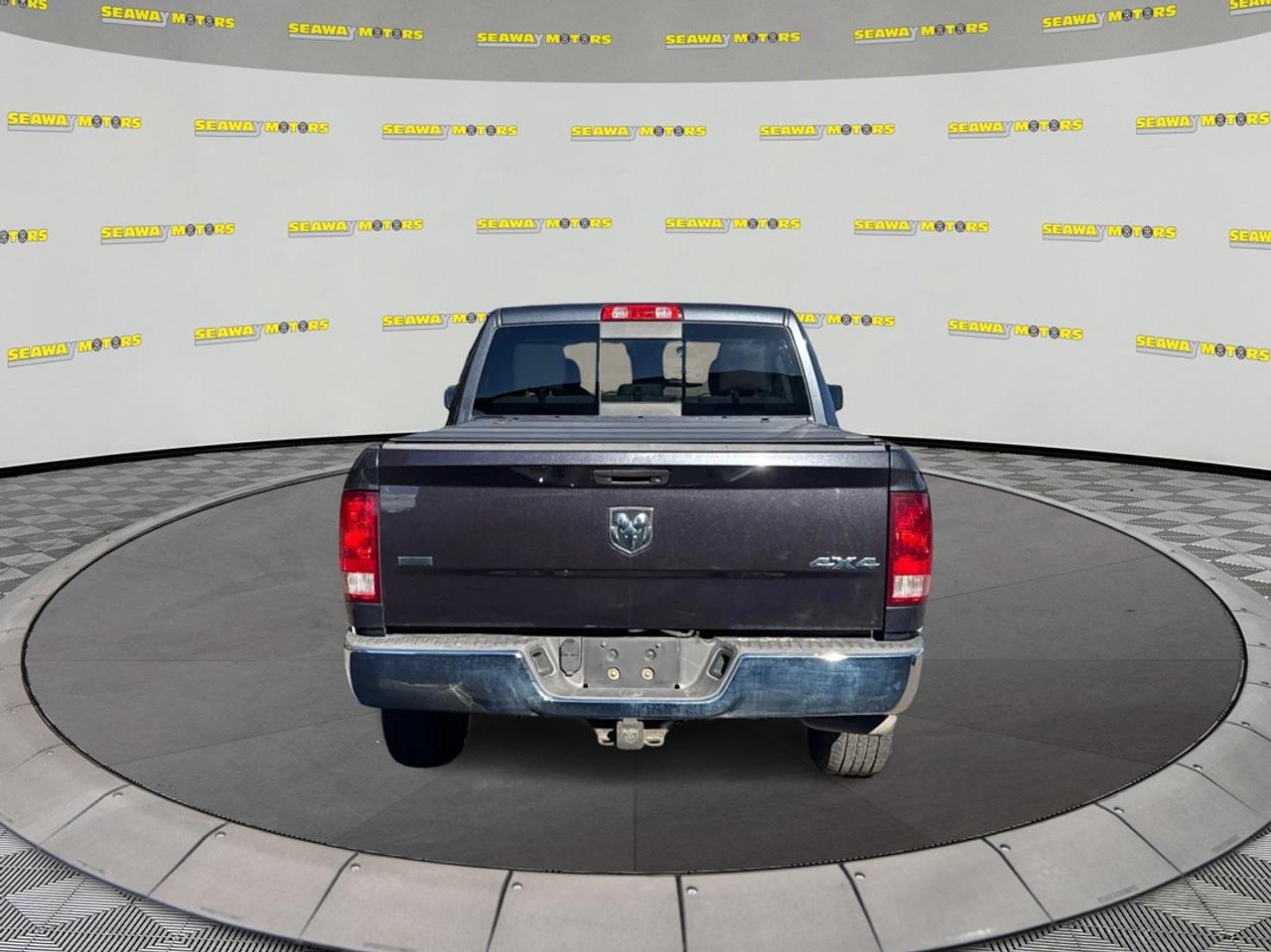 2017 RAM 1500 SLT Photo3