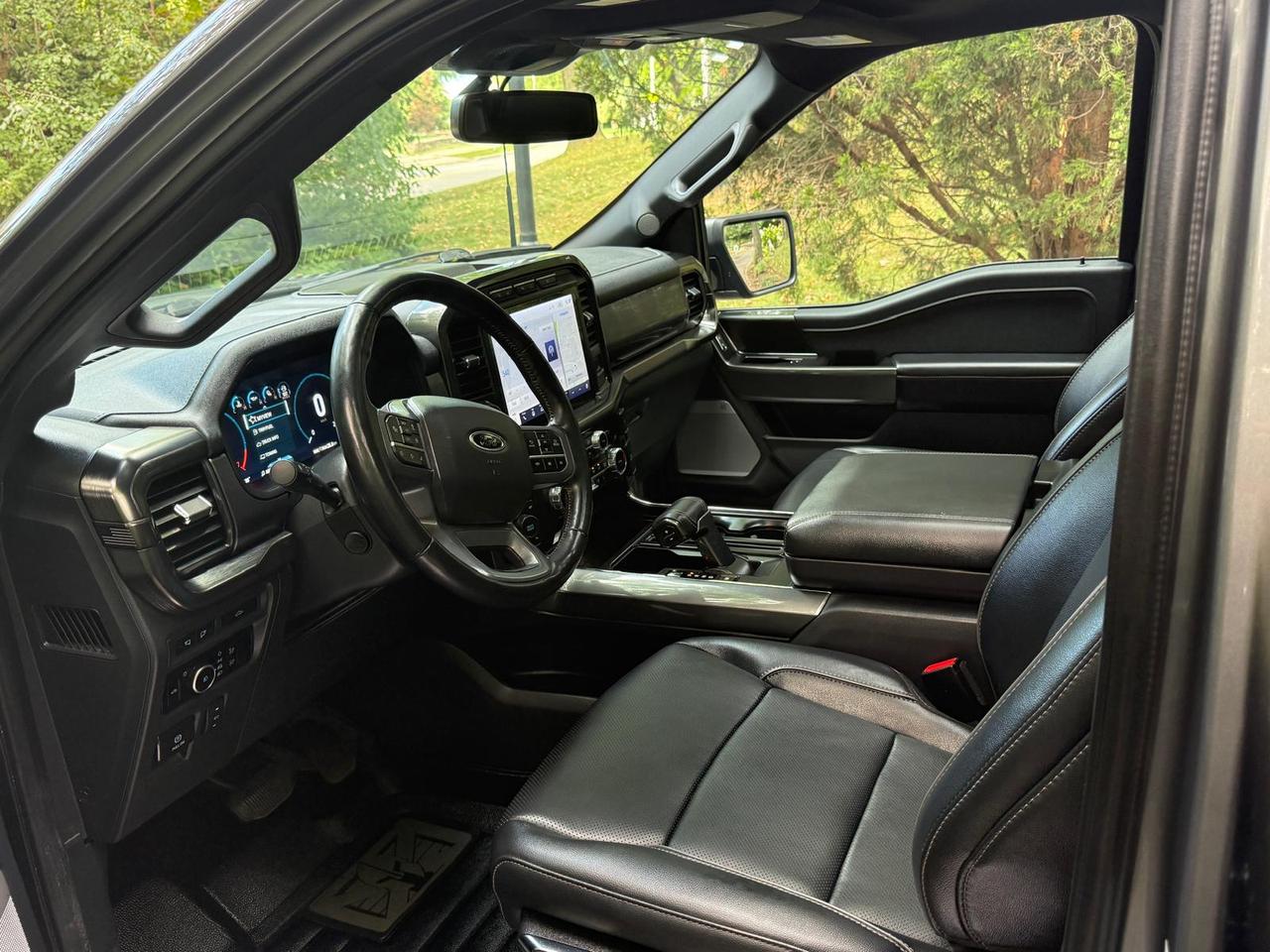 2023 Ford F-150 Lariat 4WD SuperCrew 5.5' Box Photo