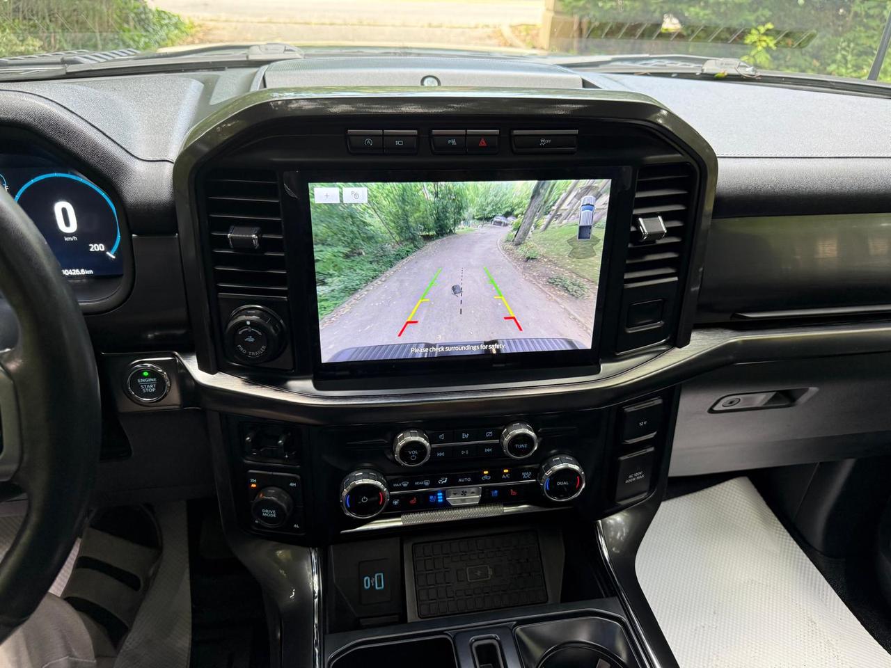 2023 Ford F-150 Lariat 4WD SuperCrew 5.5' Box Photo