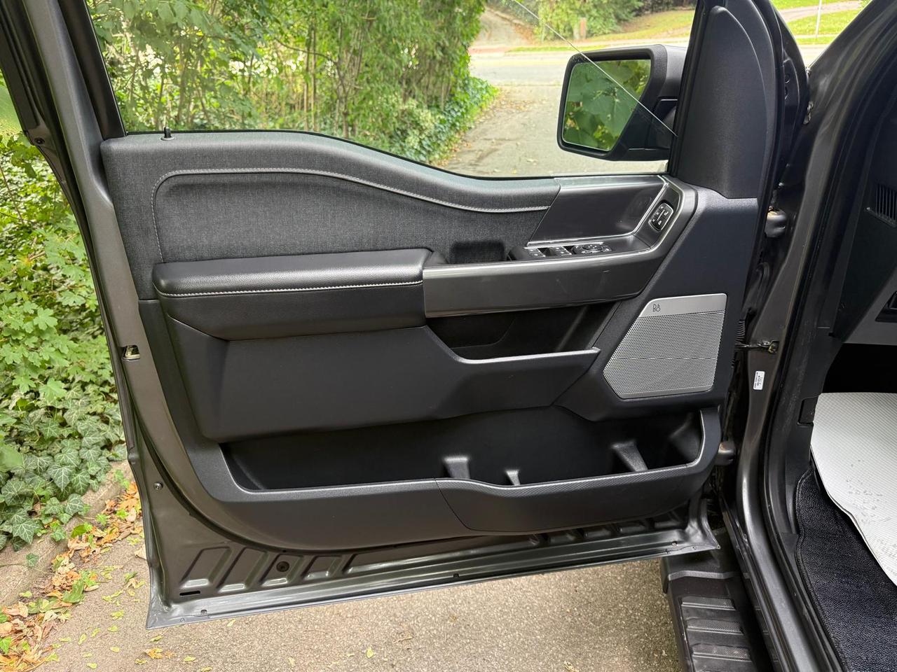 2023 Ford F-150 Lariat 4WD SuperCrew 5.5' Box Photo