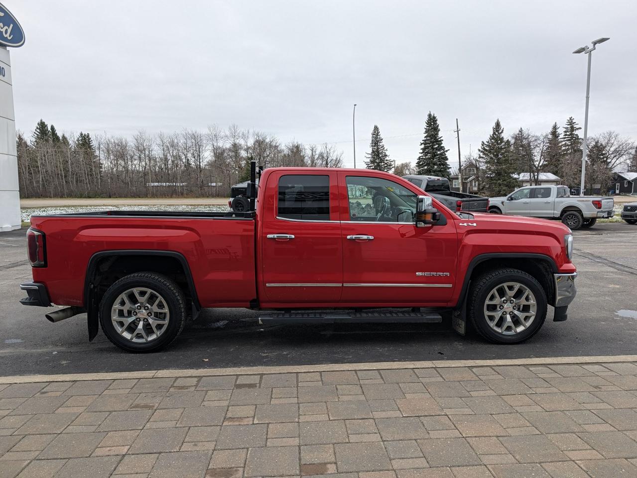 2017 GMC Sierra 1500 SLT Photo3