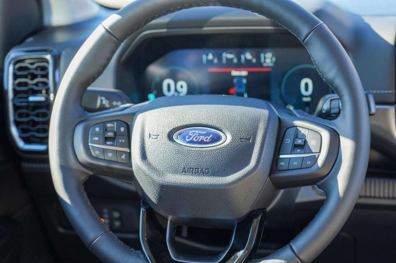 2026 Ford Ranger LARIAT 4WD SUPERCREW LARGE DISPLAY BEIGE INTERIOR Photo