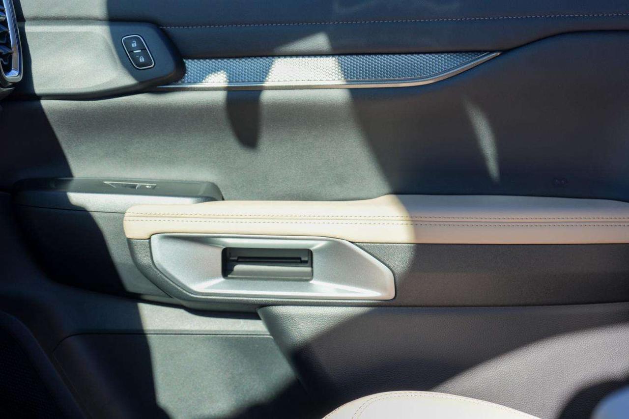 2026 Ford Ranger LARIAT 4WD SUPERCREW LARGE DISPLAY BEIGE INTERIOR Photo