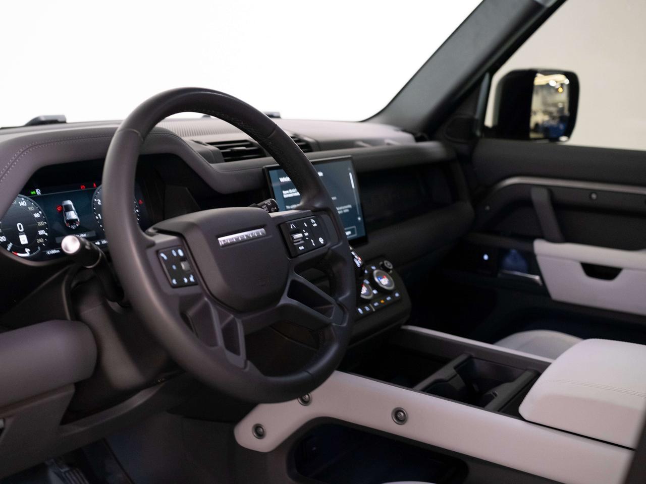 2025 Land Rover Defender X-DYNAMIC | SE | P400 | PANO | 22 IN Photo