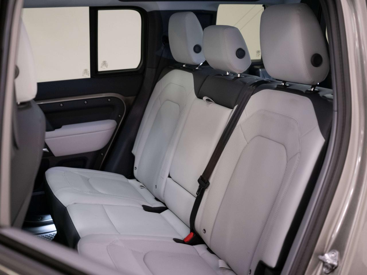 2025 Land Rover Defender X-DYNAMIC | SE | P400 | PANO | 22 IN Photo