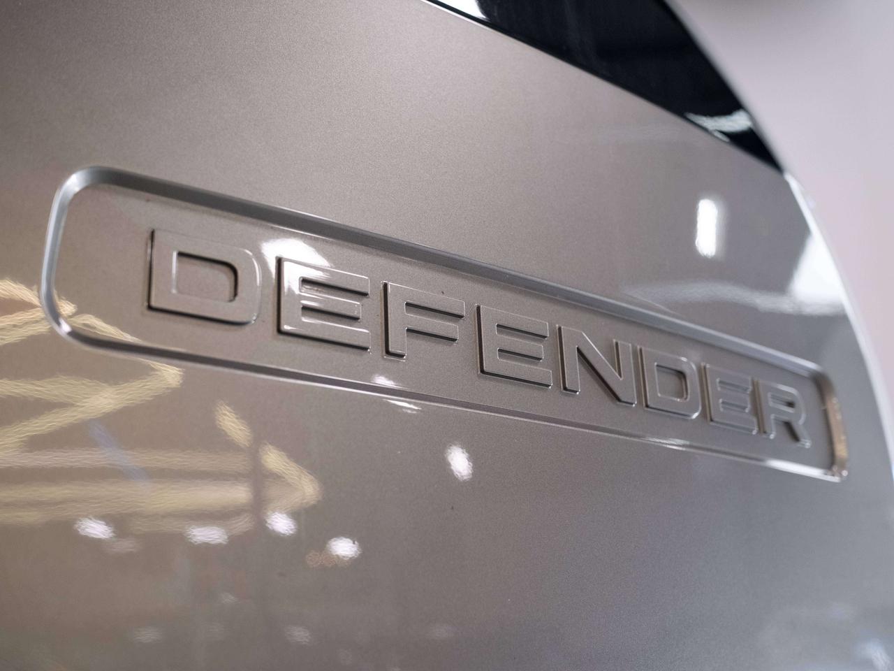 2025 Land Rover Defender X-DYNAMIC | SE | P400 | PANO | 22 IN Photo