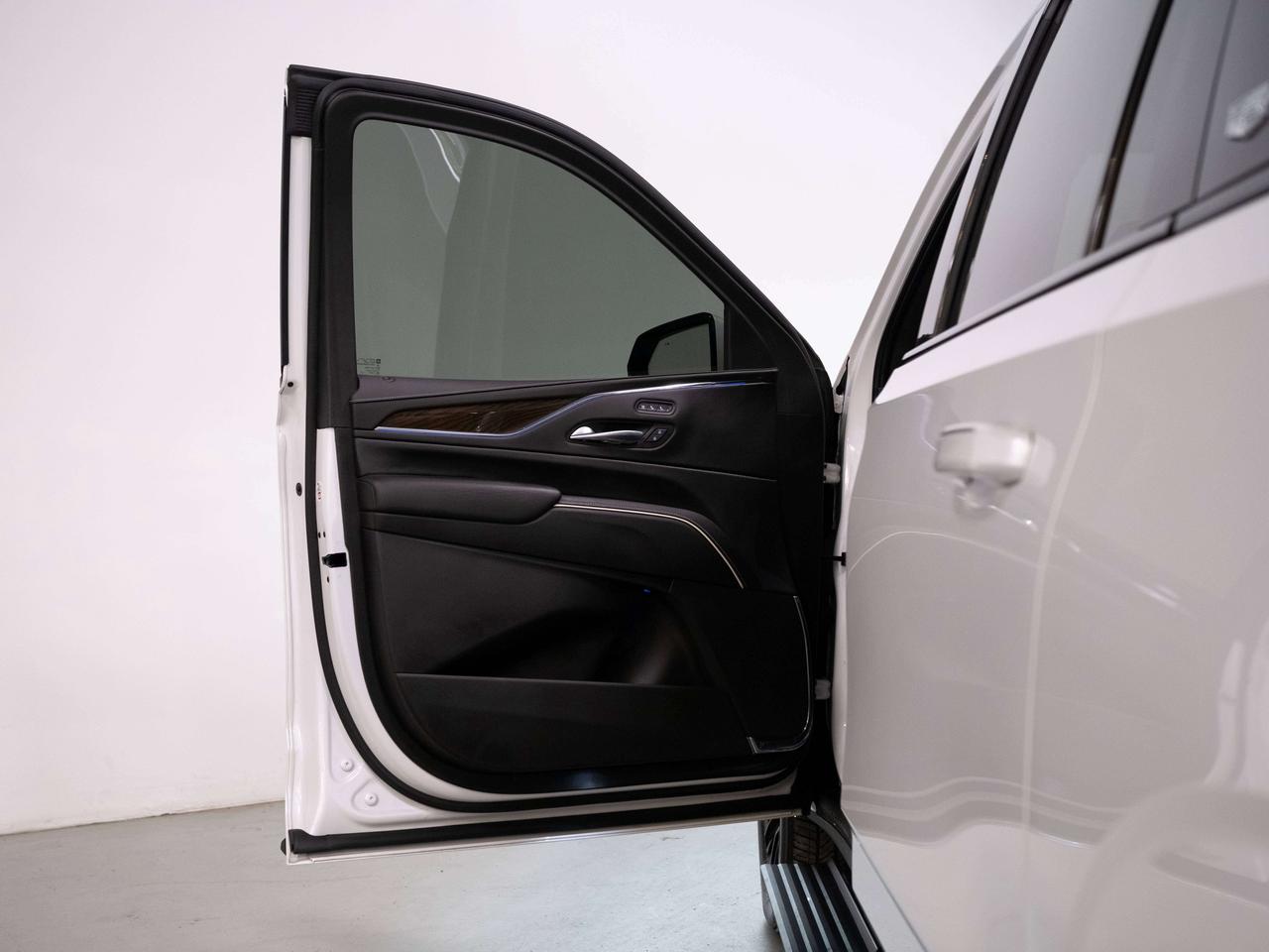 2024 Cadillac Escalade SPORT PLATINUM | 7 PASS | TOURING & ONYX PKG Photo