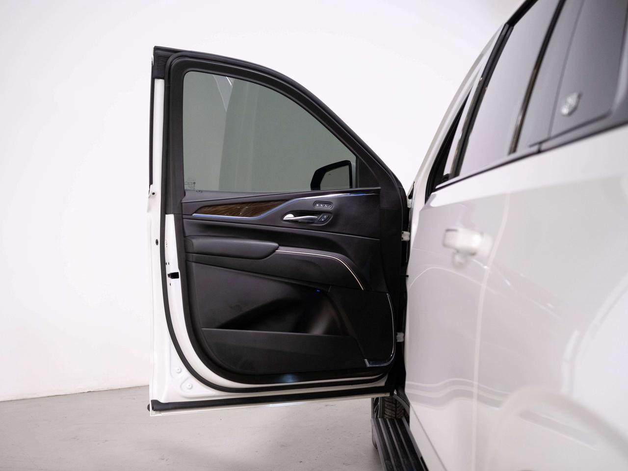 2024 Cadillac Escalade SPORT PLATINUM | 7 PASS | TOURING & ONYX PKG Photo