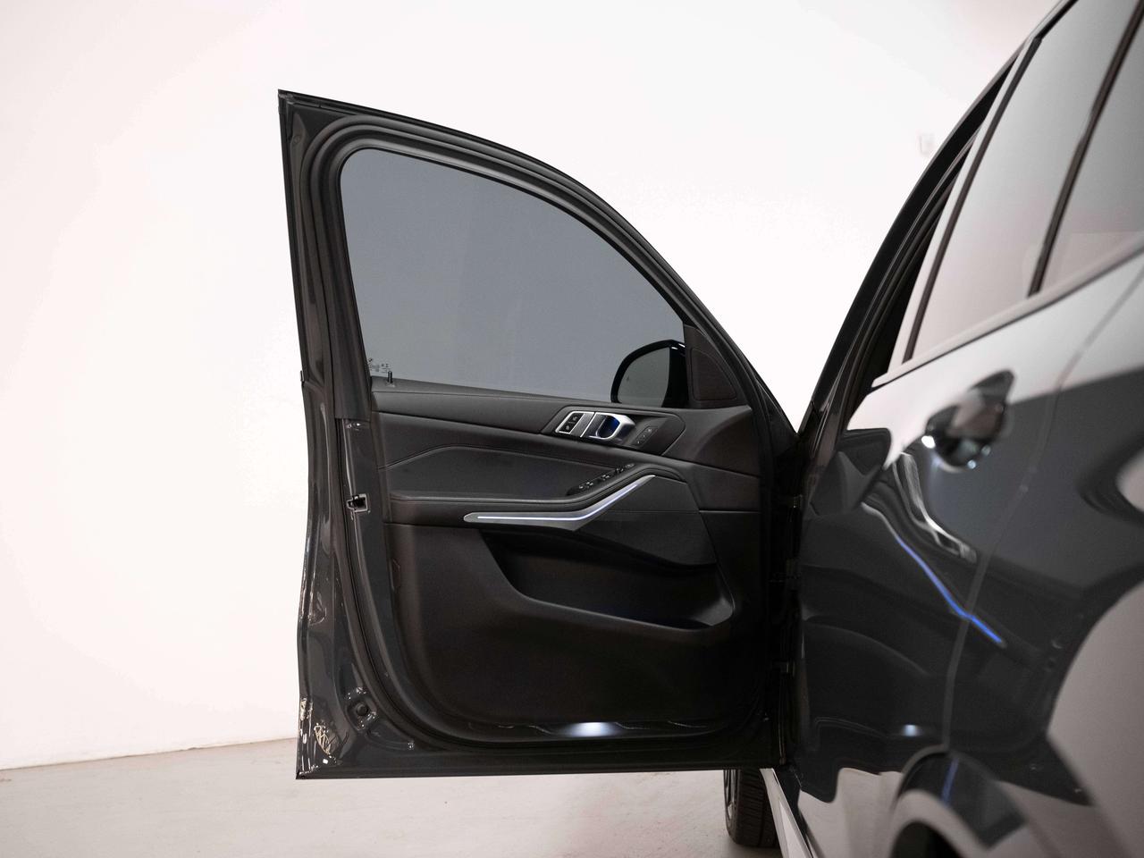 2022 BMW X5 XDRIVE40I | M-SPORT | PREMIUM ESSENTIAL | 22 IN Photo