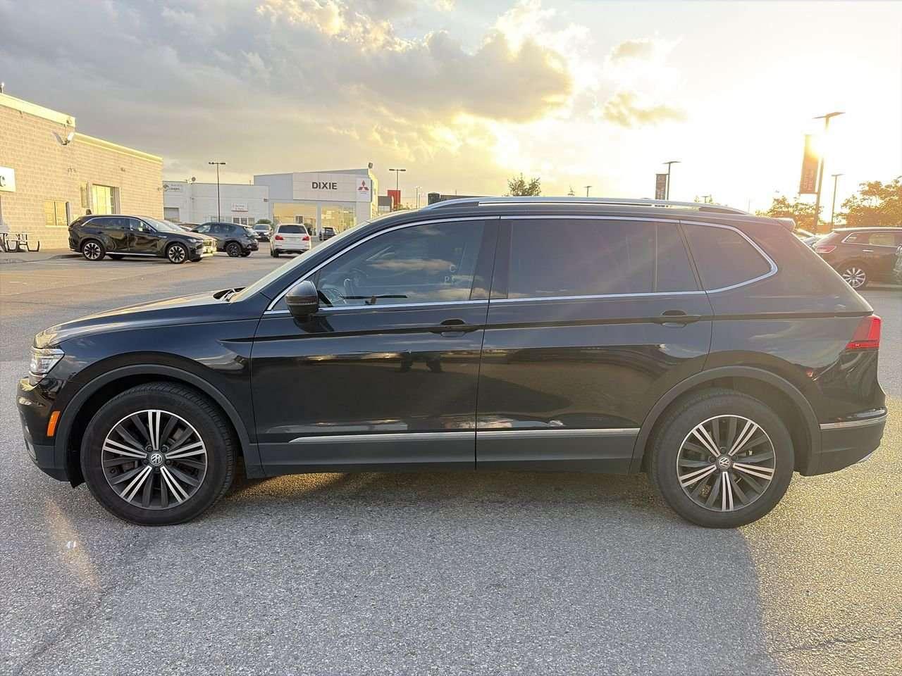 2018 Volkswagen Tiguan Highline 2.0T 8sp at w/Tip 4M ONE OWNER | DILAWRI CERTIFIED Photo