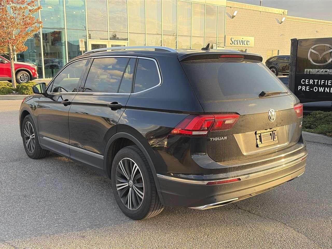 2018 Volkswagen Tiguan Highline 2.0T 8sp at w/Tip 4M ONE OWNER | DILAWRI CERTIFIED Photo