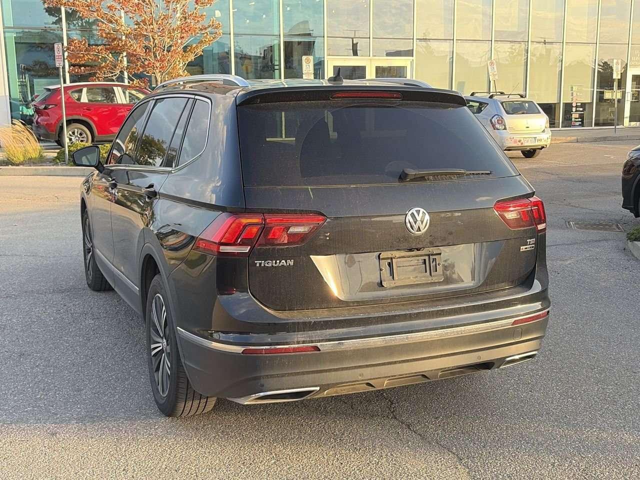 2018 Volkswagen Tiguan Highline 2.0T 8sp at w/Tip 4M ONE OWNER | DILAWRI CERTIFIED Photo