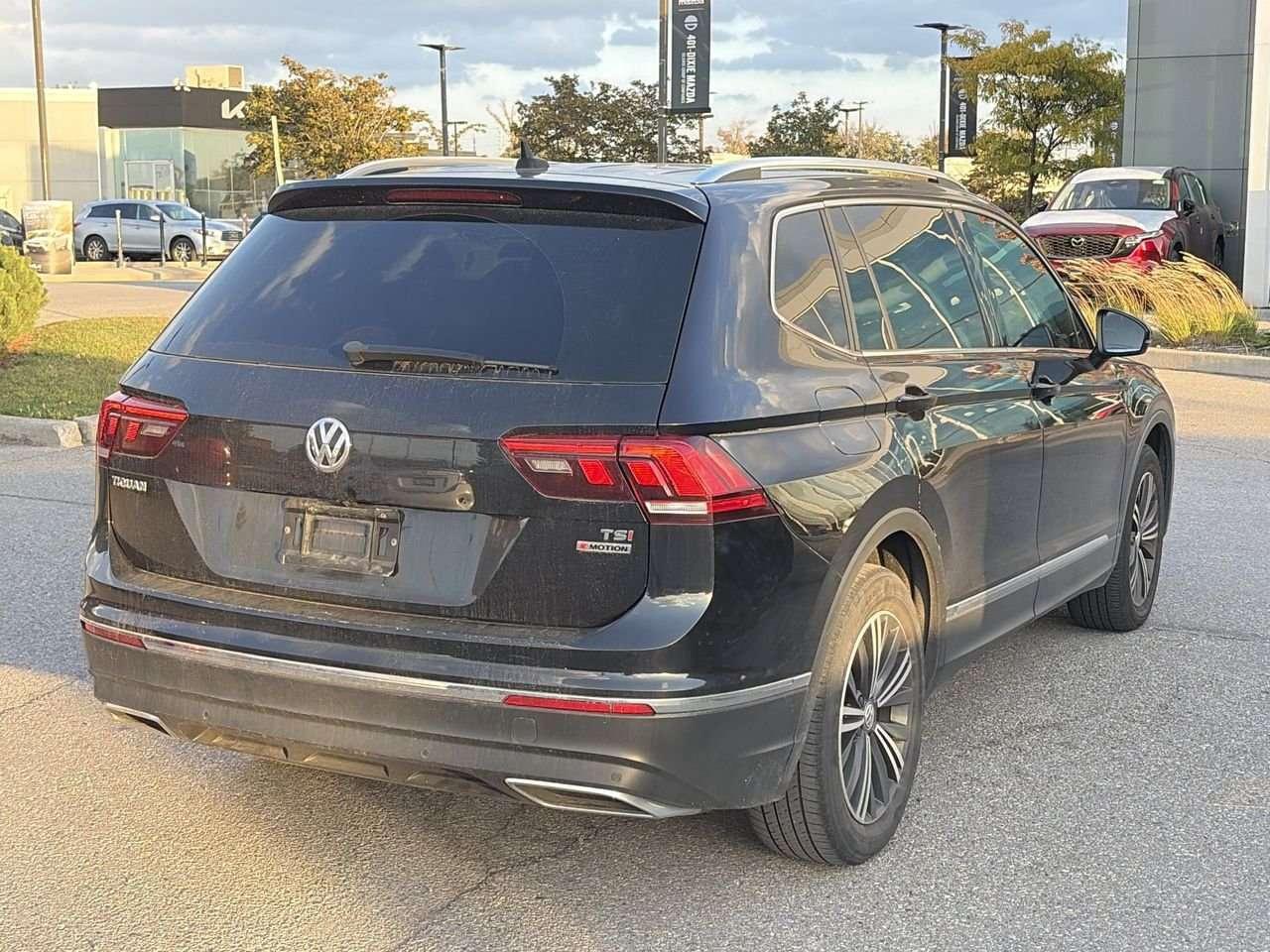2018 Volkswagen Tiguan Highline 2.0T 8sp at w/Tip 4M ONE OWNER | DILAWRI CERTIFIED Photo
