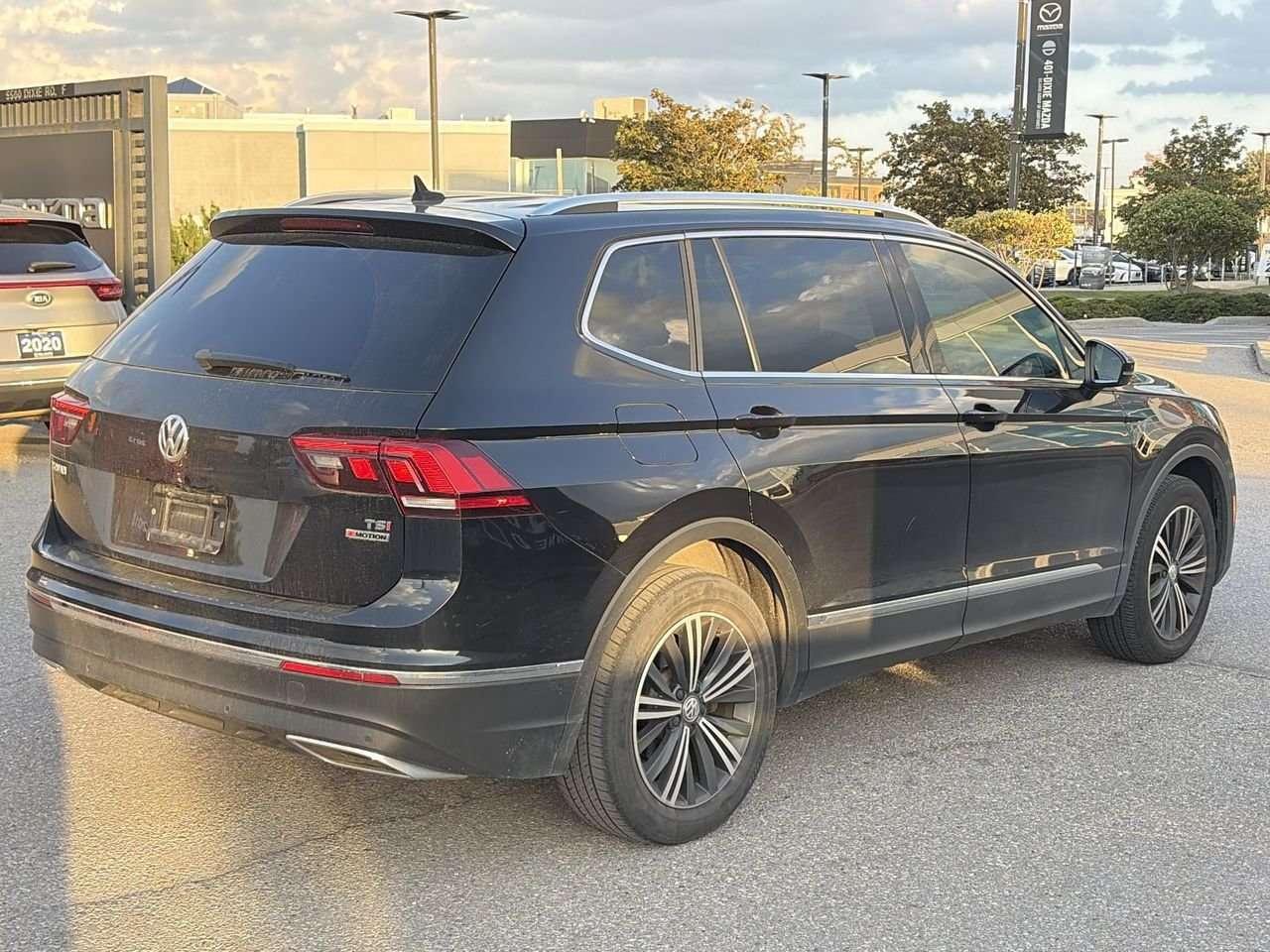 2018 Volkswagen Tiguan Highline 2.0T 8sp at w/Tip 4M ONE OWNER | DILAWRI CERTIFIED Photo