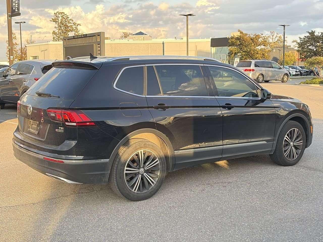 2018 Volkswagen Tiguan Highline 2.0T 8sp at w/Tip 4M ONE OWNER | DILAWRI CERTIFIED Photo