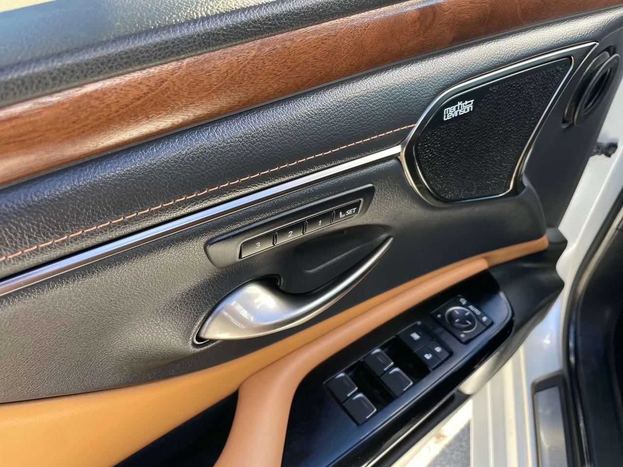 2023 Lexus ES ES 300h Ultra Luxury Photo