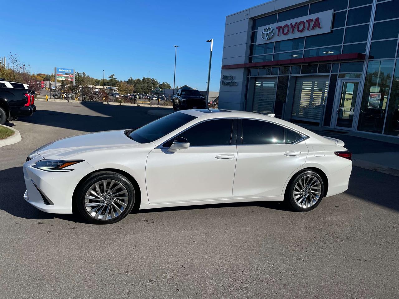 2023 Lexus ES ES 300h Ultra Luxury Photo