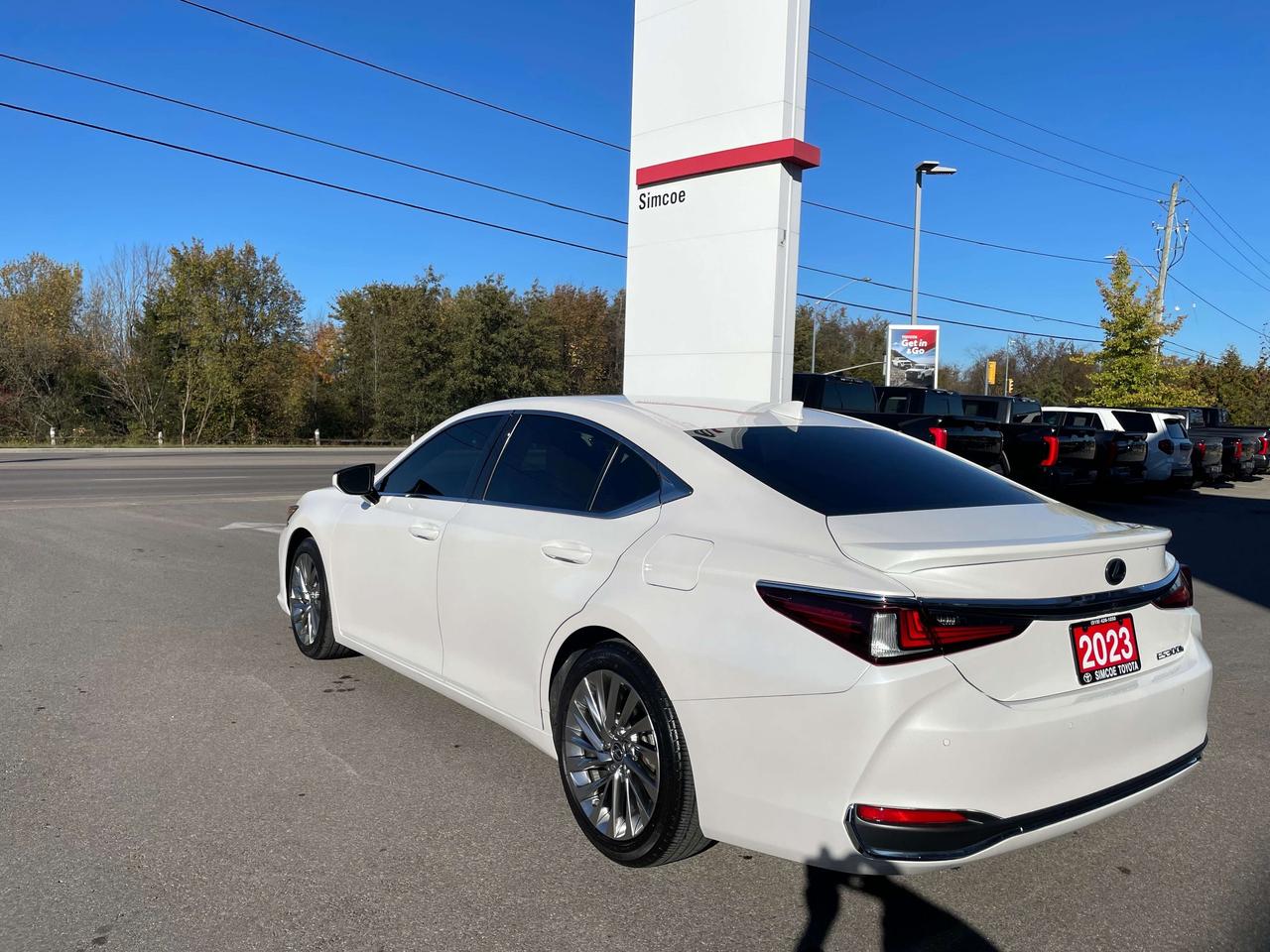 2023 Lexus ES ES 300h Ultra Luxury Photo