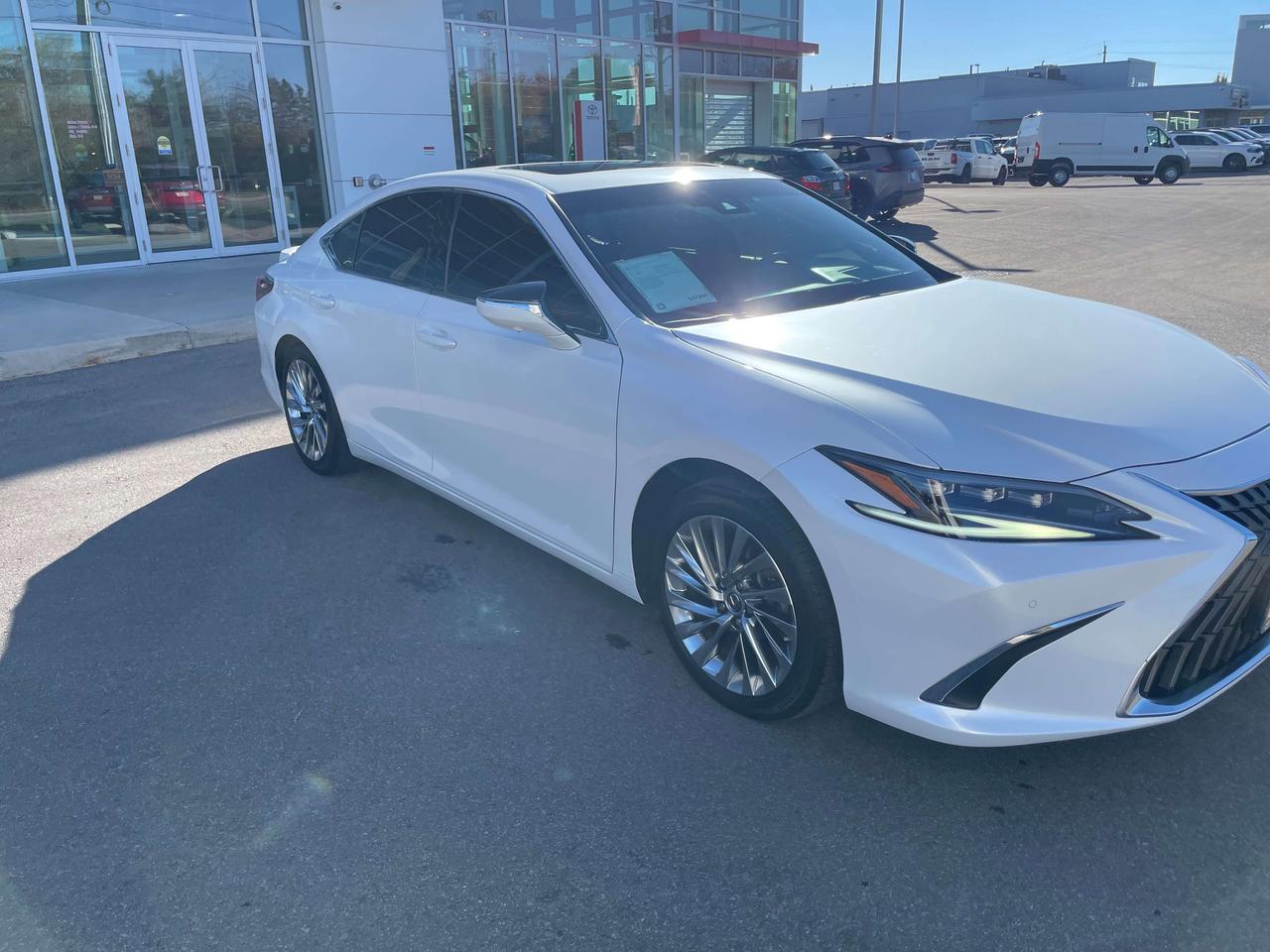 2023 Lexus ES ES 300h Ultra Luxury Photo
