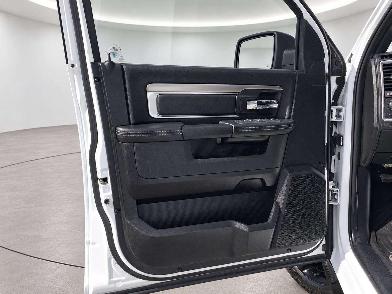 2024 RAM 1500 Warlock Crew V8 | Heated Seats | Bed Liner | 4X4 Photo