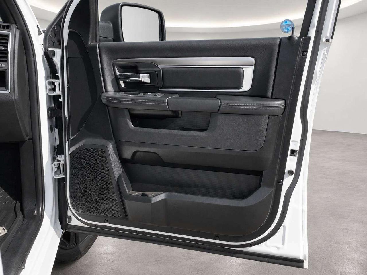 2024 RAM 1500 Warlock Crew V8 | Heated Seats | Bed Liner | 4X4 Photo