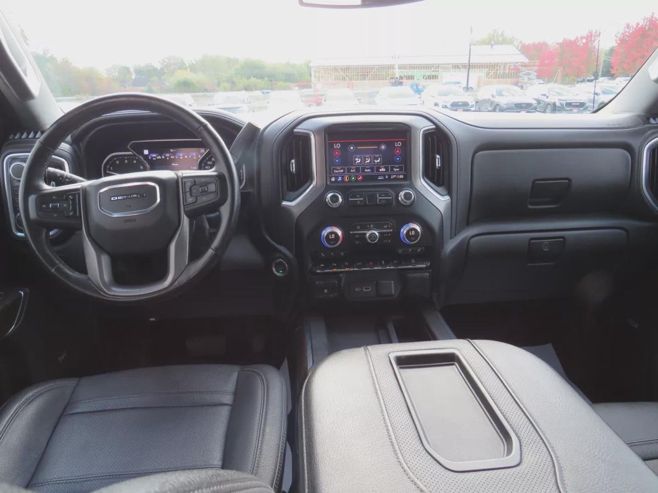 2019 GMC Sierra 1500 Denali | 4WD | Automatic | Crew Cab | Short Bed | Alloy Wheels | Leather Seats |  Power, Heated & Cooled Front Seats | Heated Rear Seats | Heated Steering Wheel |  Multi-Zone Climate Control | Back-Up Camera | Blind Spot Monitor | Cross Traffic Alert | La Photo4