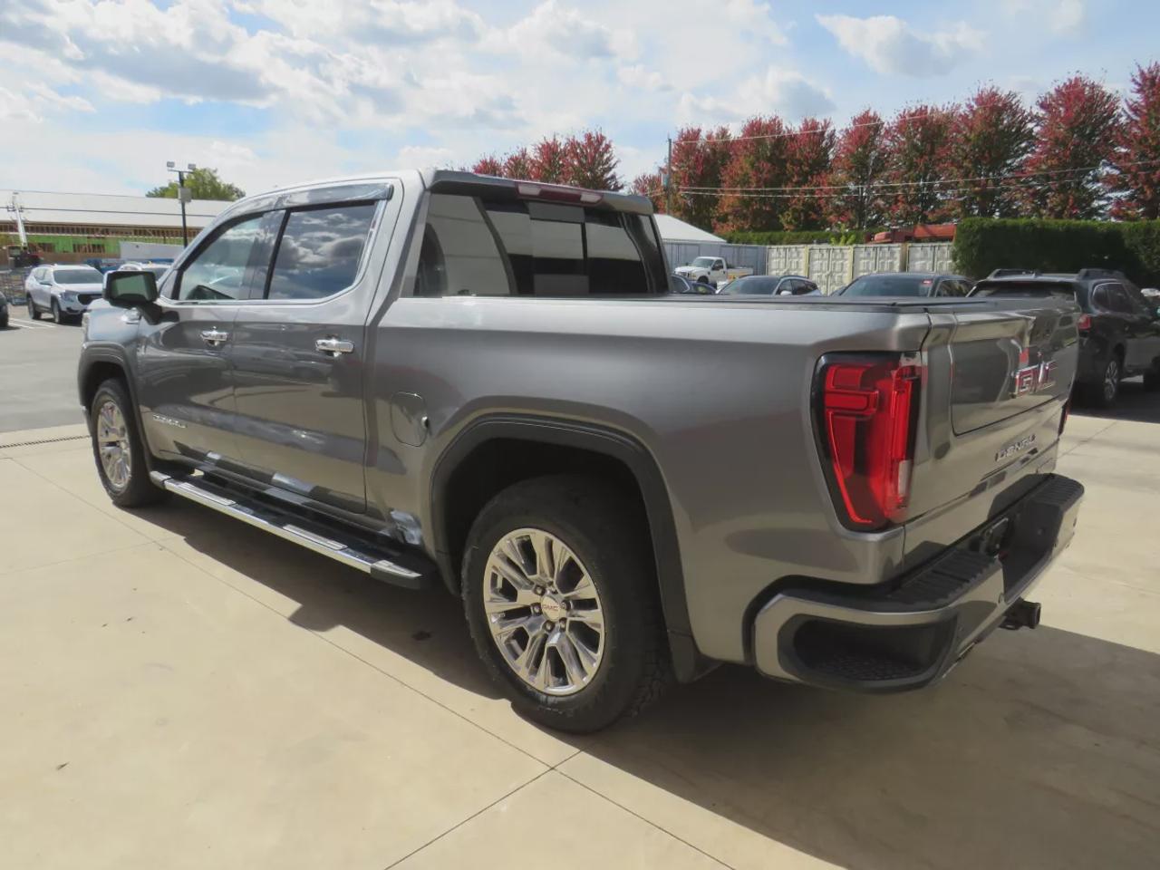 2019 GMC Sierra 1500 Denali | 4WD | Automatic | Crew Cab | Short Bed | Alloy Wheels | Leather Seats |  Power, Heated & Cooled Front Seats | Heated Rear Seats | Heated Steering Wheel |  Multi-Zone Climate Control | Back-Up Camera | Blind Spot Monitor | Cross Traffic Alert | La Photo