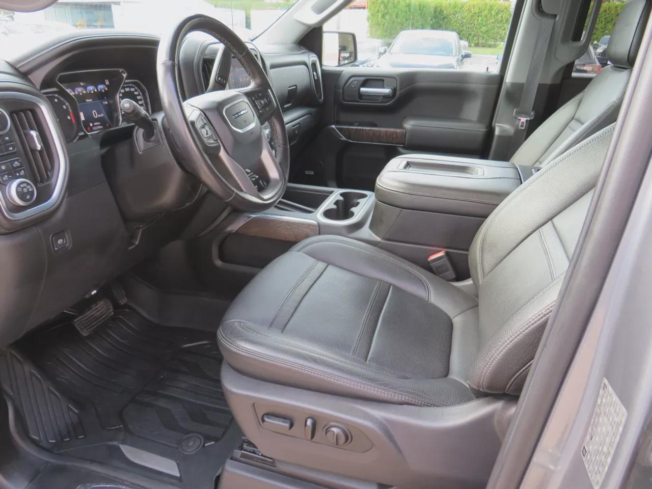 2019 GMC Sierra 1500 Denali | 4WD | Automatic | Crew Cab | Short Bed | Alloy Wheels | Leather Seats |  Power, Heated & Cooled Front Seats | Heated Rear Seats | Heated Steering Wheel |  Multi-Zone Climate Control | Back-Up Camera | Blind Spot Monitor | Cross Traffic Alert | La Photo3