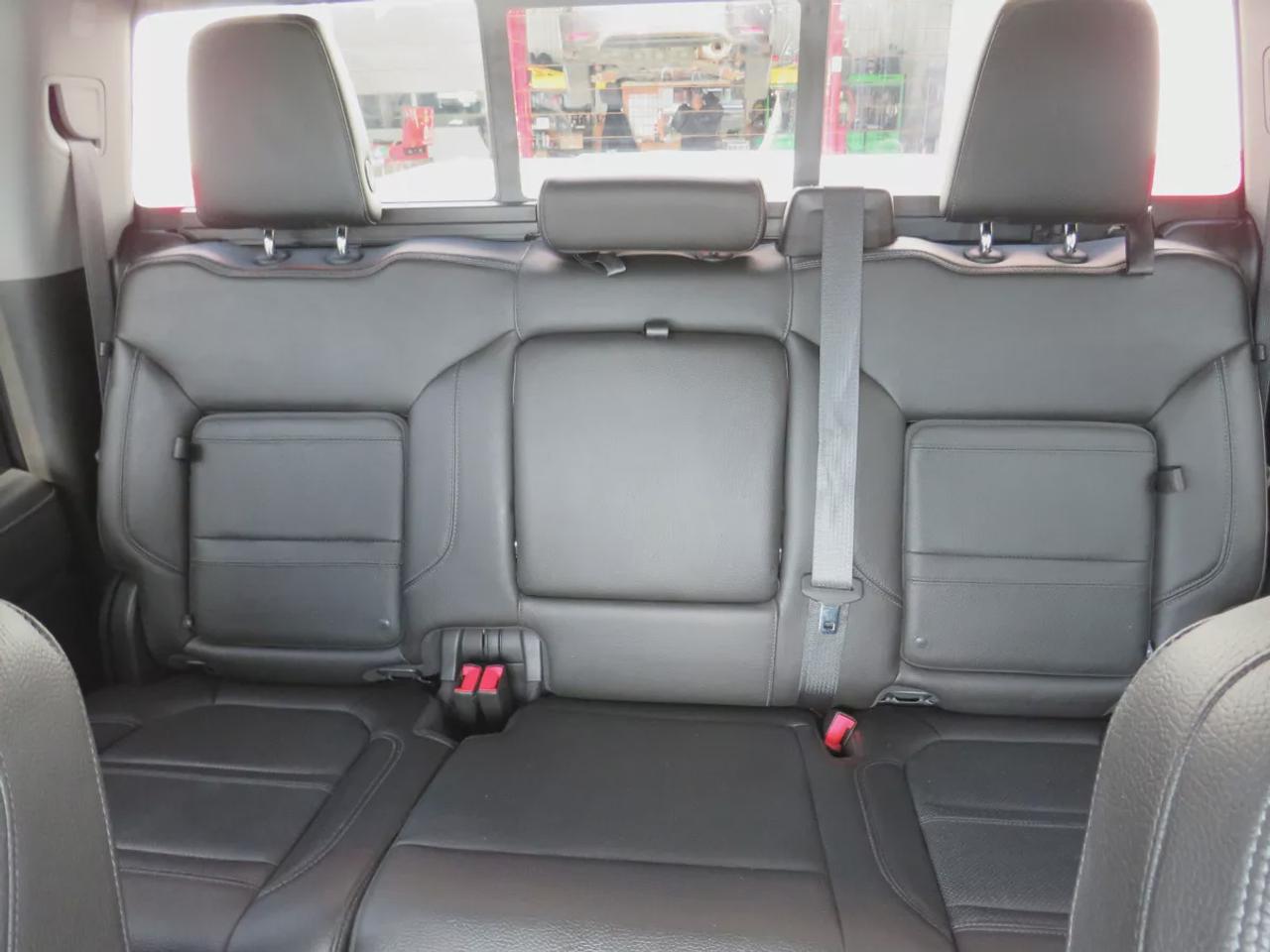 2019 GMC Sierra 1500 Denali | 4WD | Automatic | Crew Cab | Short Bed | Alloy Wheels | Leather Seats |  Power, Heated & Cooled Front Seats | Heated Rear Seats | Heated Steering Wheel |  Multi-Zone Climate Control | Back-Up Camera | Blind Spot Monitor | Cross Traffic Alert | La Photo