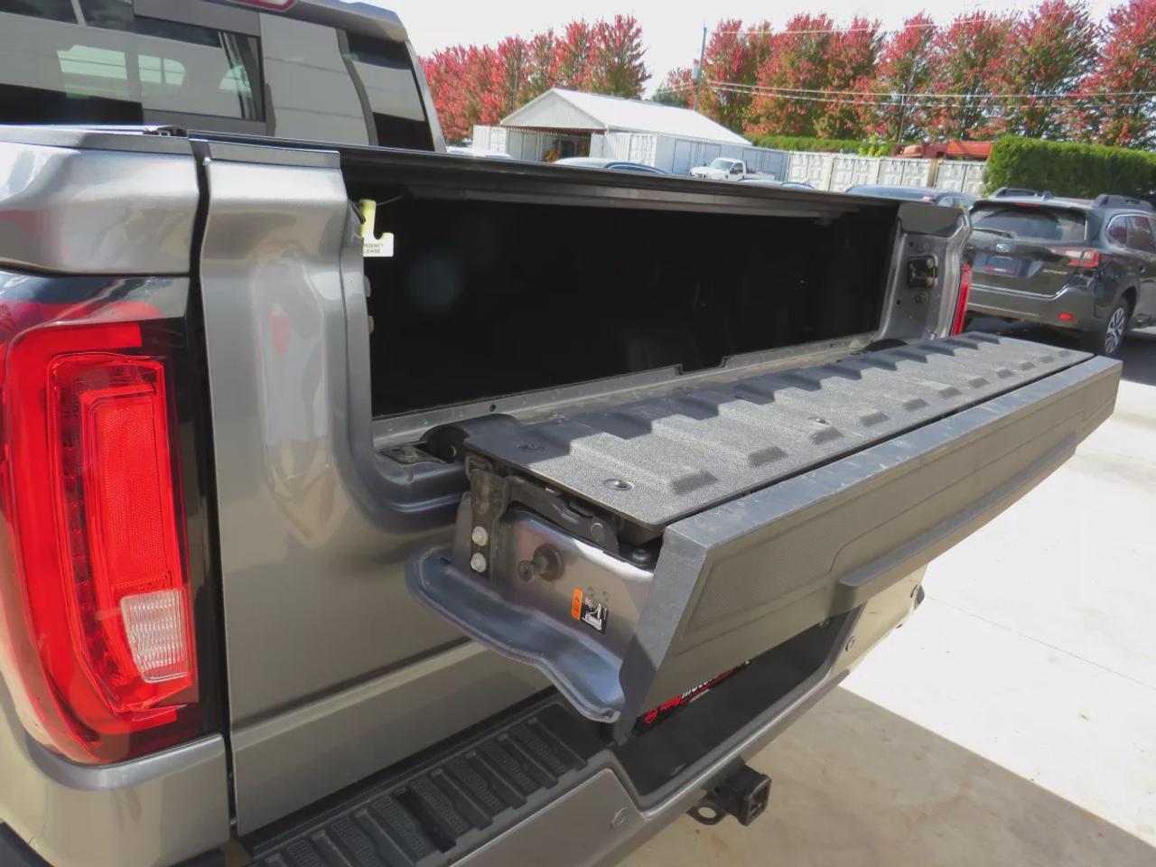 2019 GMC Sierra 1500 Denali | 4WD | Automatic | Crew Cab | Short Bed | Alloy Wheels | Leather Seats |  Power, Heated & Cooled Front Seats | Heated Rear Seats | Heated Steering Wheel |  Multi-Zone Climate Control | Back-Up Camera | Blind Spot Monitor | Cross Traffic Alert | La Photo