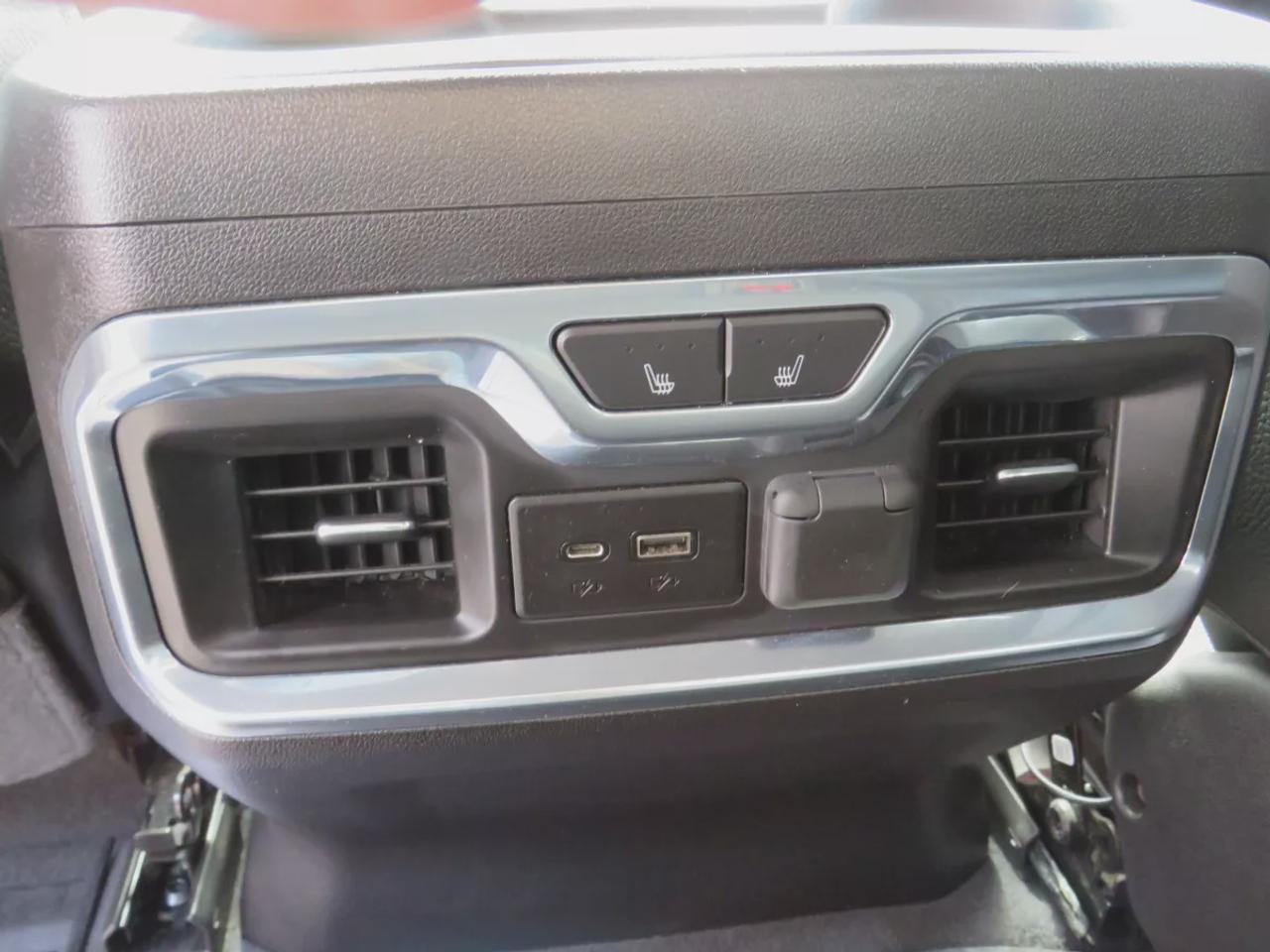 2019 GMC Sierra 1500 Denali | 4WD | Automatic | Crew Cab | Short Bed | Alloy Wheels | Leather Seats |  Power, Heated & Cooled Front Seats | Heated Rear Seats | Heated Steering Wheel |  Multi-Zone Climate Control | Back-Up Camera | Blind Spot Monitor | Cross Traffic Alert | La Photo