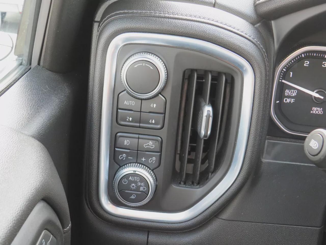 2019 GMC Sierra 1500 Denali | 4WD | Automatic | Crew Cab | Short Bed | Alloy Wheels | Leather Seats |  Power, Heated & Cooled Front Seats | Heated Rear Seats | Heated Steering Wheel |  Multi-Zone Climate Control | Back-Up Camera | Blind Spot Monitor | Cross Traffic Alert | La Photo