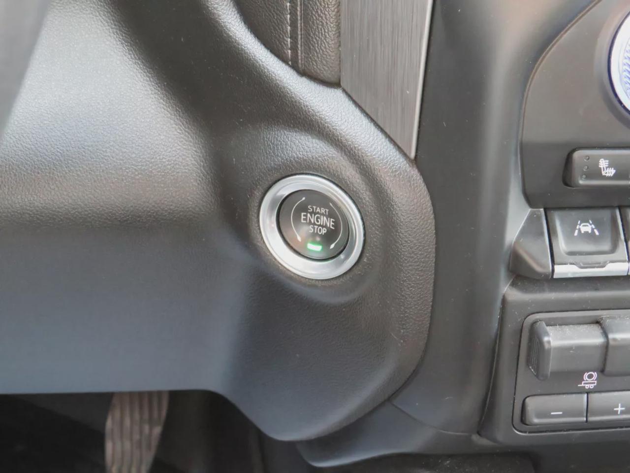 2019 GMC Sierra 1500 Denali | 4WD | Automatic | Crew Cab | Short Bed | Alloy Wheels | Leather Seats |  Power, Heated & Cooled Front Seats | Heated Rear Seats | Heated Steering Wheel |  Multi-Zone Climate Control | Back-Up Camera | Blind Spot Monitor | Cross Traffic Alert | La Photo