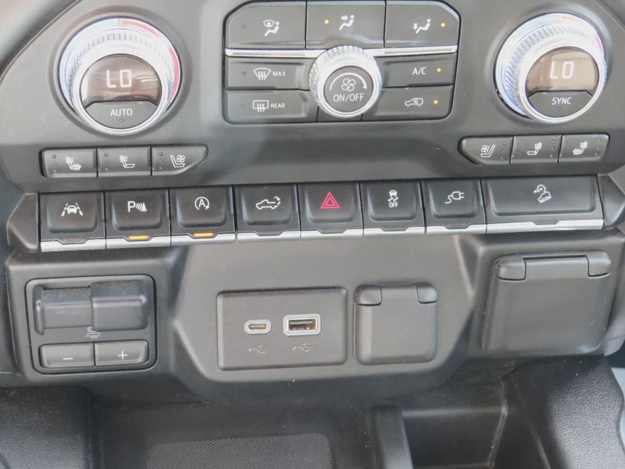 2019 GMC Sierra 1500 Denali | 4WD | Automatic | Crew Cab | Short Bed | Alloy Wheels | Leather Seats |  Power, Heated & Cooled Front Seats | Heated Rear Seats | Heated Steering Wheel |  Multi-Zone Climate Control | Back-Up Camera | Blind Spot Monitor | Cross Traffic Alert | La Photo