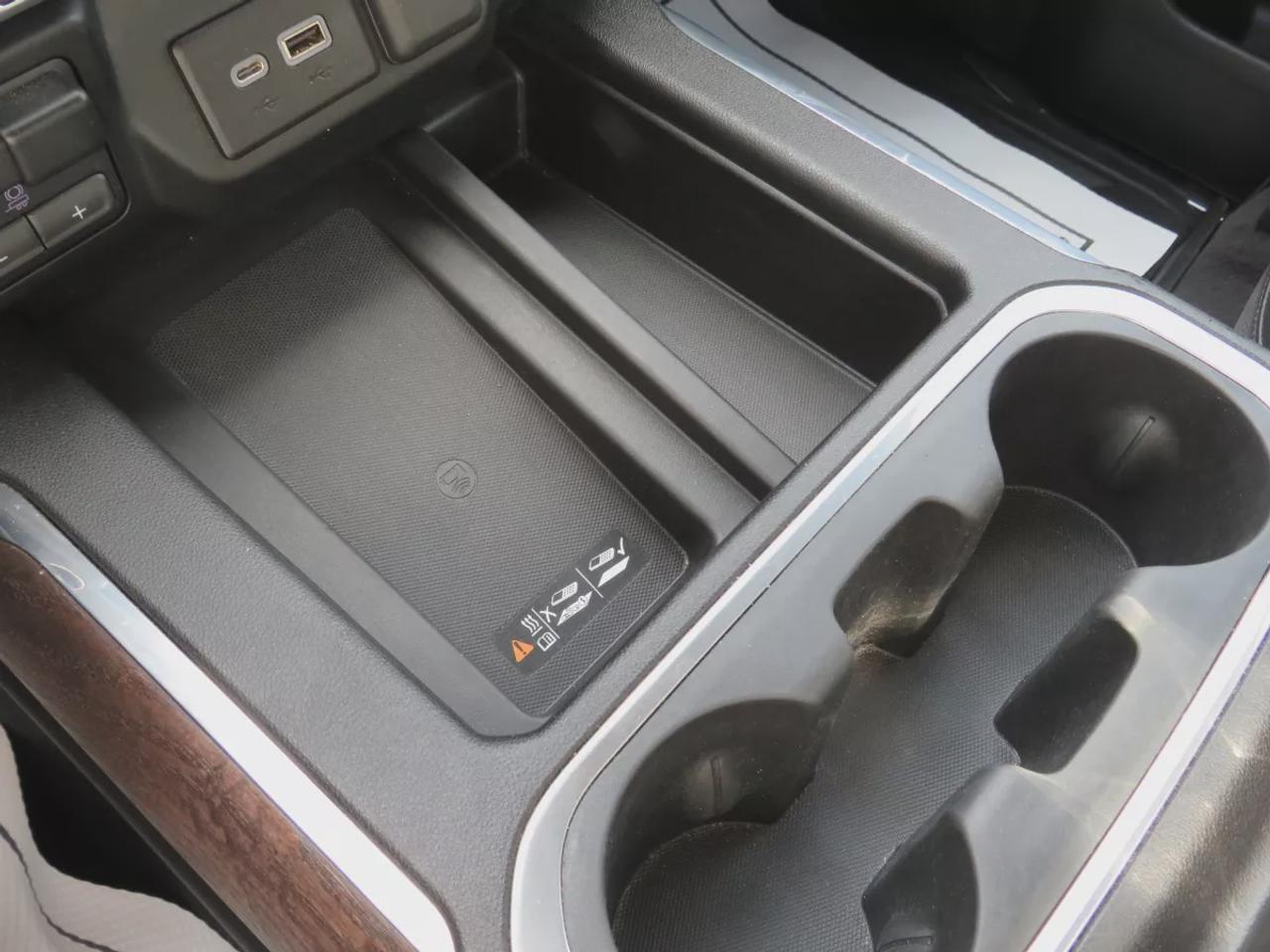 2019 GMC Sierra 1500 Denali | 4WD | Automatic | Crew Cab | Short Bed | Alloy Wheels | Leather Seats |  Power, Heated & Cooled Front Seats | Heated Rear Seats | Heated Steering Wheel |  Multi-Zone Climate Control | Back-Up Camera | Blind Spot Monitor | Cross Traffic Alert | La Photo