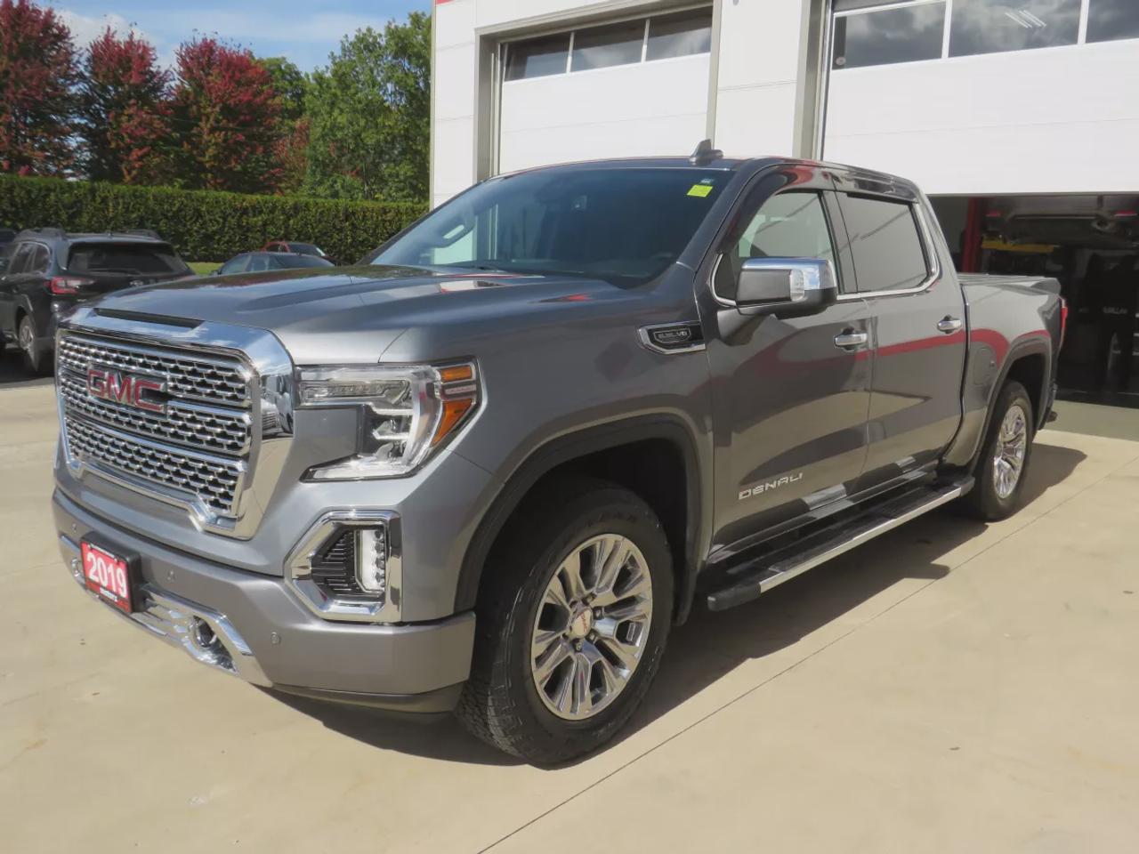 2019 GMC Sierra 1500 Denali | 4WD | Automatic | Crew Cab | Short Bed | Alloy Wheels | Leather Seats |  Power, Heated & Cooled Front Seats | Heated Rear Seats | Heated Steering Wheel |  Multi-Zone Climate Control | Back-Up Camera | Blind Spot Monitor | Cross Traffic Alert | La Photo