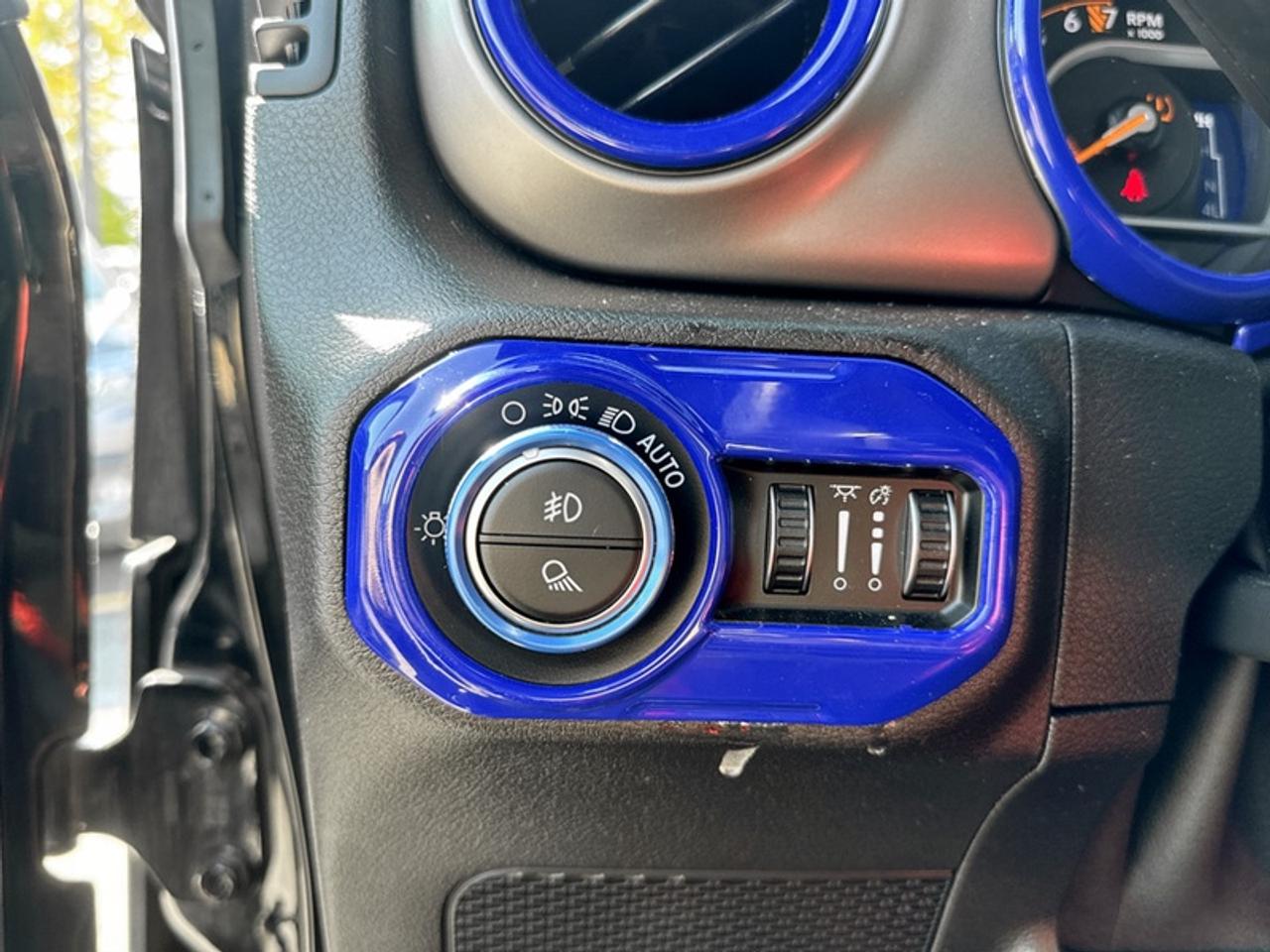 2021 Jeep Gladiator Sport S w/Tech Group  **AM PWR RUNNERS** Photo