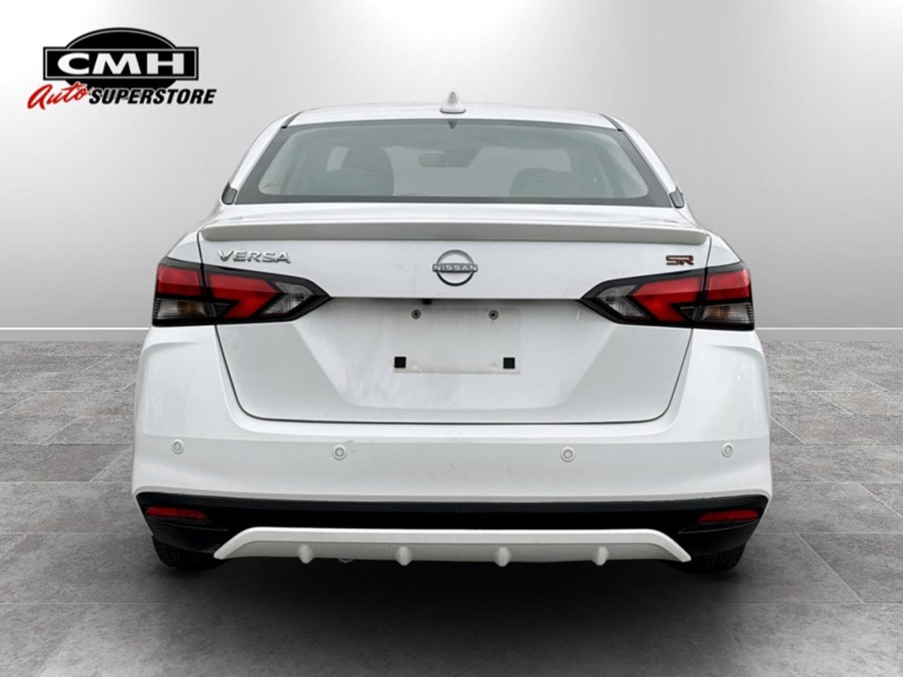 2023 Nissan Versa SR Photo