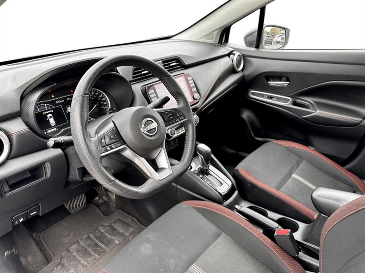 2023 Nissan Versa SR Photo