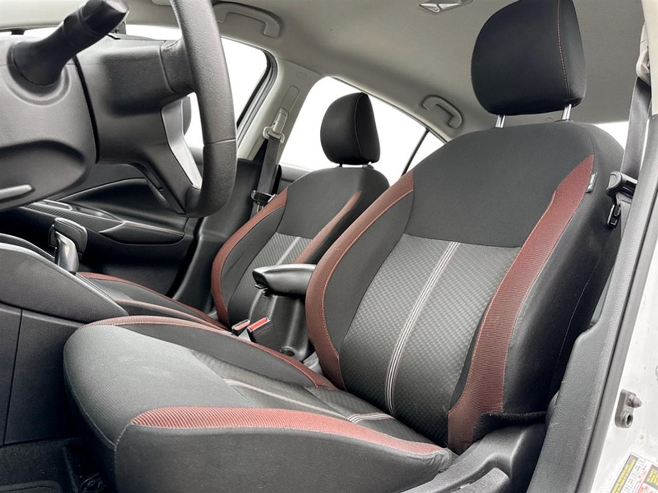 2023 Nissan Versa SR Photo