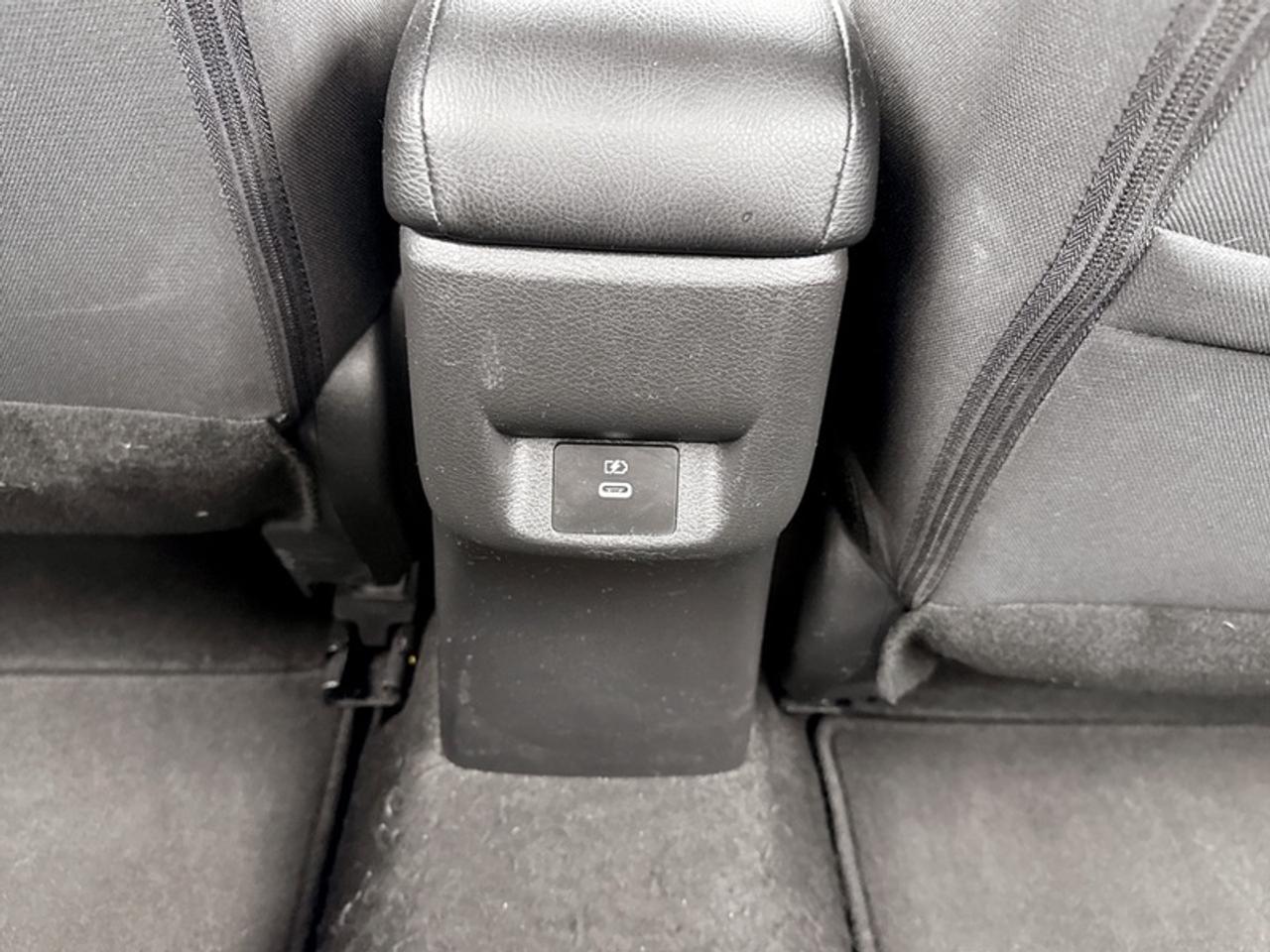 2023 Nissan Versa SR Photo