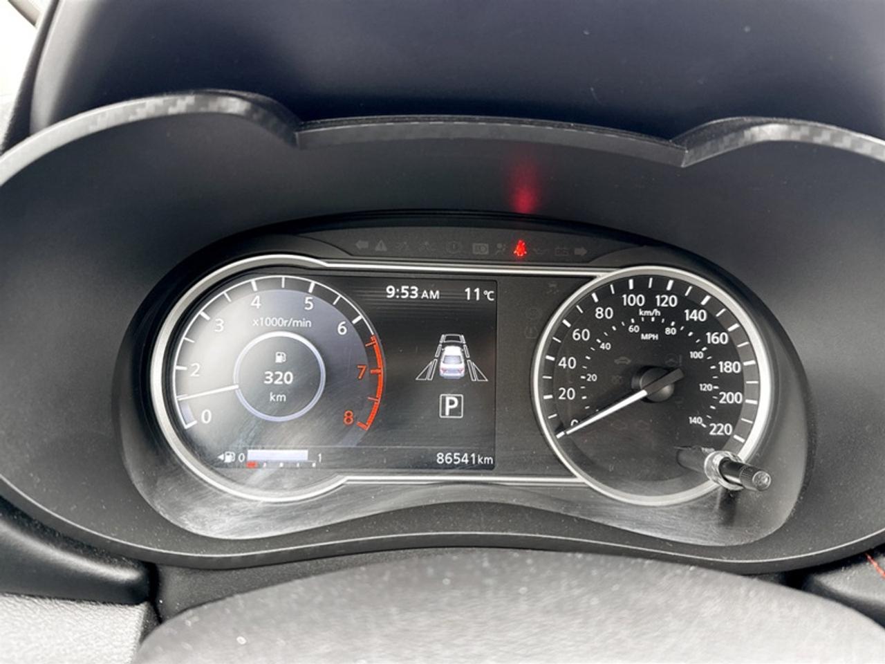 2023 Nissan Versa SR Photo