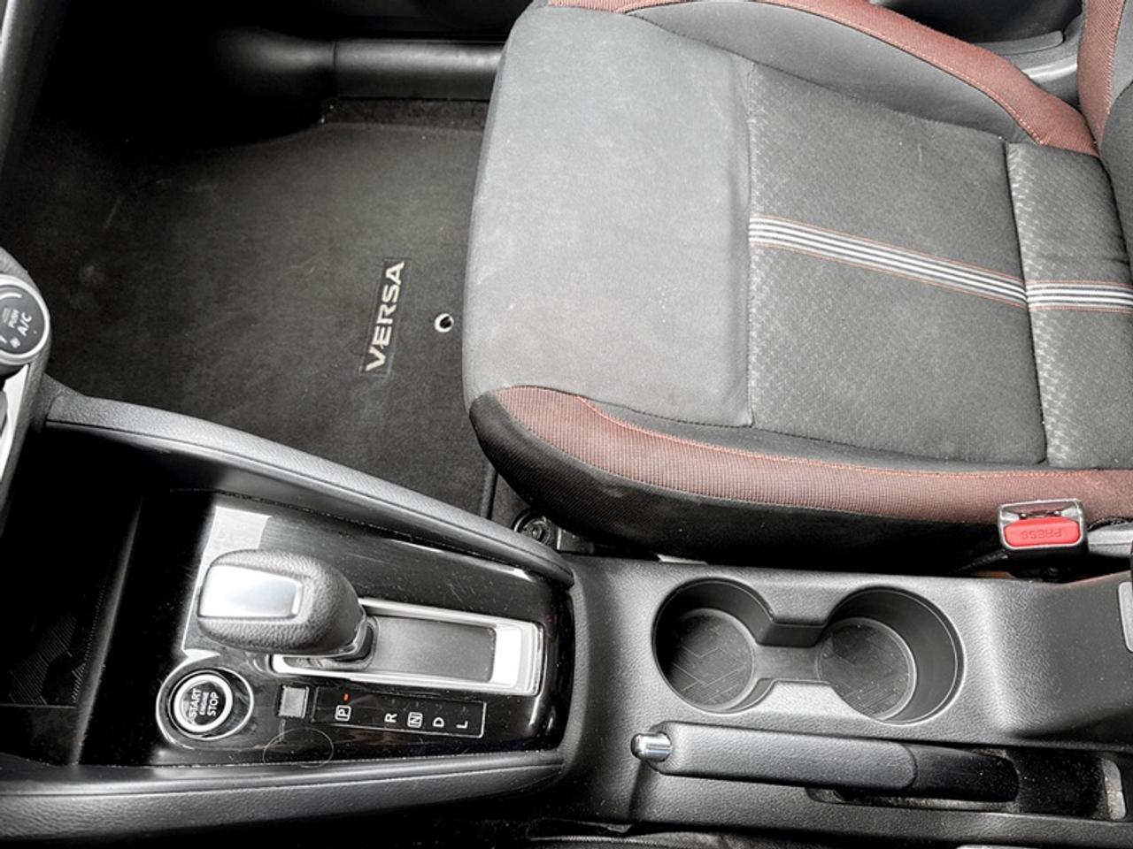 2023 Nissan Versa SR Photo