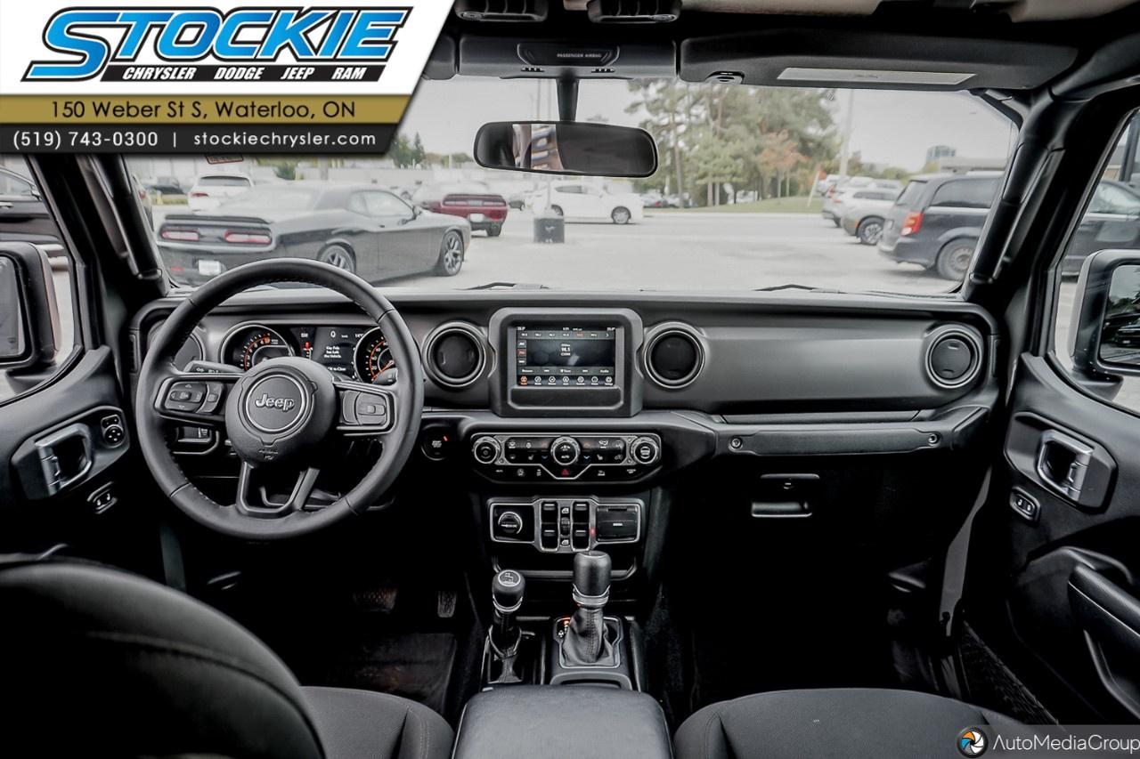 2023 Jeep Gladiator Willys 4x4 Photo