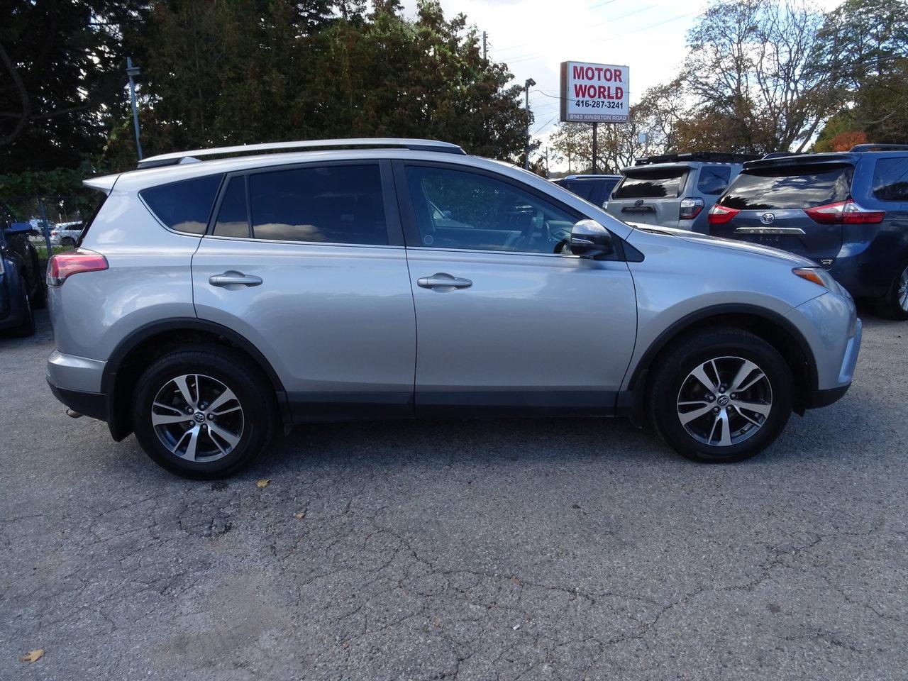2018 Toyota RAV4 LE Photo4