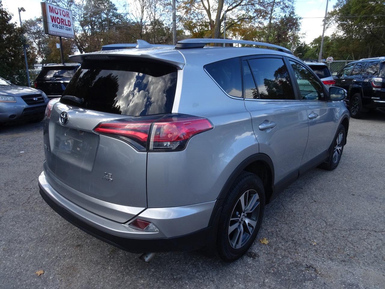 2018 Toyota RAV4 LE Photo