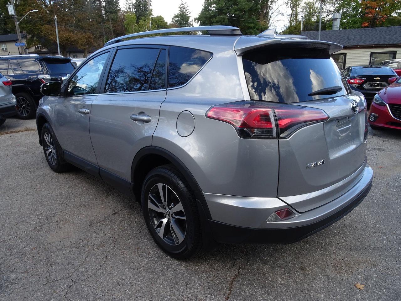 2018 Toyota RAV4 LE Photo