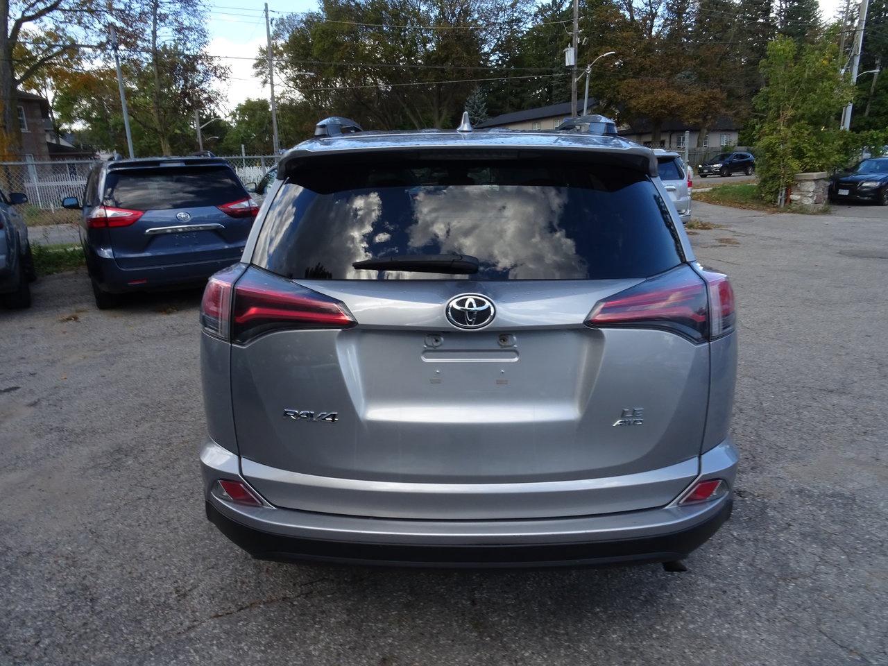 2018 Toyota RAV4 LE Photo