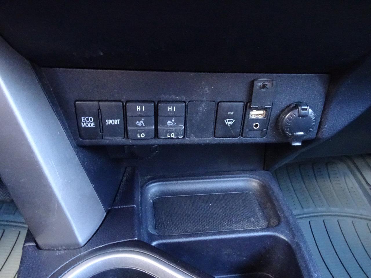 2018 Toyota RAV4 LE Photo
