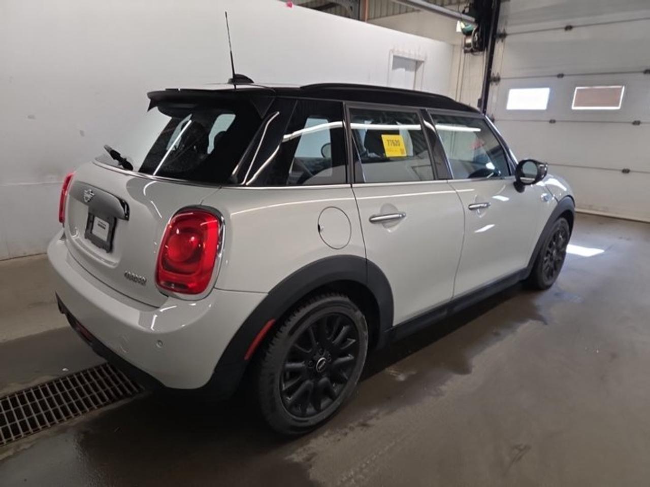 2021 MINI 5 Door Cooper 5-Door Hatchback | 6-Speed Manual | Leather | Sunroof | Heated Seats | Rear Cam and More ! Photo